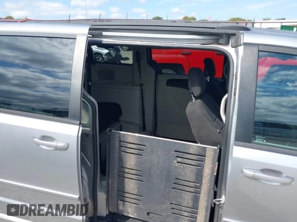 ✅ 2013 Dodge Grand Caravan SXT • VIN: 2C4RDGCGXDR718275 • Лот: 43272872. Опубликован ранее на IAAI с пробегом 110 875 миль. Бесплатный доступ к архиву аукционных продаж из США и подробный отчёт об истории автомобиля на DreamBid. Изображение 8.