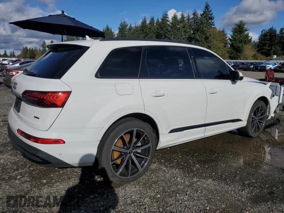 ✅ 2024 Audi Q7 Premium Plus • VIN: WA1LXBF75RD000665 • Lot: 90124655. Listed on Copart with 31,369 mi. Free auction sales archive from the USA and detailed vehicle history report at DreamBid. Image 3.