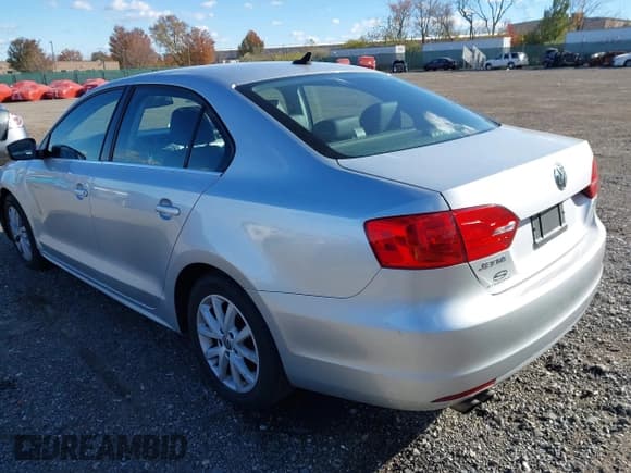 ✅ 2013 Volkswagen Jetta SE • VIN: 3VWDP7AJ0DM254546 • Lot: 43620718. Listed on IAAI with 139,575 mi. Free auction sales archive from the USA and detailed vehicle history report at DreamBid. Image 3.