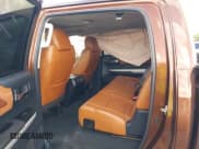 ✅ 2015 Toyota Tundra Platinum • VIN: 5TFAW5F16FX448081 • Lot: 43385129. Wystawiony na IAAI z przebiegiem 214 262 mil. Bezpłatny archiwum sprzedaży aukcyjnych z USA i szczegółowy raport historii pojazdu na DreamBid. Zdjęcie 8.