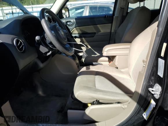 ✅ 2014 Jeep Patriot Sport • VIN: 1C4NJPBB9ED911454 • Lot: 86517465. Wystawiony na Copart z przebiegiem 145 863 mil. Bezpłatny archiwum sprzedaży aukcyjnych z USA i szczegółowy raport historii pojazdu na DreamBid. Zdjęcie 7.