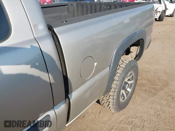 ✅ 2003 Chevrolet Silverado 2500HD LS • VIN: 1GCHC29113E232275 • Лот: 43456105. Опубликован ранее на IAAI с пробегом Не указан. Бесплатный доступ к архиву аукционных продаж из США и подробный отчёт об истории автомобиля на DreamBid. Изображение 13.