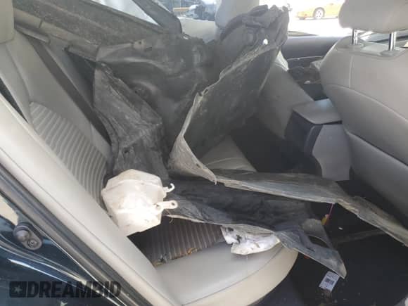 2020 Toyota Camry Hybrid SE z VIN 4T1J31AK4LU014915, wystawiony jako Copart lot #70604845 z przebiegiem 71 464 mil mil oraz Szkoda całkowita • Salvage title. Historia ofert i sprzedaży dostępna na DreamBid. Obrazek 10.