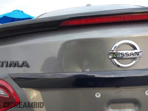 ✅ 2018 Nissan Altima SL • VIN: 1N4AL3AP5JC182311 • Lot: 43628576. Listed on IAAI with 117,950 mi. Free auction sales archive from the USA and detailed vehicle history report at DreamBid. Image 18.