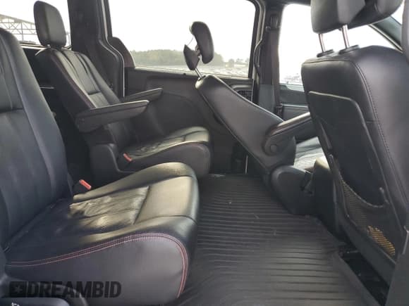 ✅ 2019 Dodge Grand Caravan GT • VIN: 2C4RDGEG9KR785749 • Лот: 81766675. Опубликован ранее на Copart с пробегом 62 342 миль. Бесплатный доступ к архиву аукционных продаж из США и подробный отчёт об истории автомобиля на DreamBid. Изображение 11.