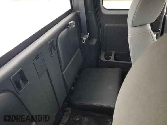 2008 Dodge Dakota ST z VIN 1D7HE22K98S558398, wystawiony jako Copart lot #86100785 z przebiegiem 199 816 mil mil oraz Szkoda całkowita • Salvage title. Historia ofert i sprzedaży dostępna na DreamBid. Obrazek 10.