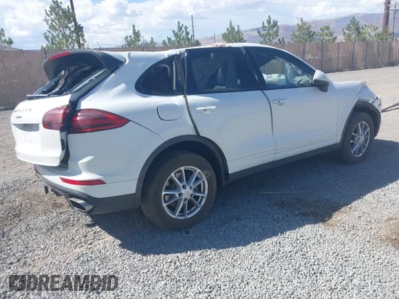 ✅ 2018 Porsche Cayenne • VIN: WP1AA2A21JKA02809 • Lot: 37075627. Wystawiony na IAAI z przebiegiem Nie podano. Bezpłatny archiwum sprzedaży aukcyjnych z USA i szczegółowy raport historii pojazdu na DreamBid. Zdjęcie 4.