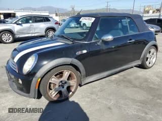 ✅ 2005 MINI Convertible S • VIN: WMWRH33415TF80610 • Lot: 52642865. Wystawiony na Copart z przebiegiem 82 141 mil. Bezpłatny archiwum sprzedaży aukcyjnych z USA i szczegółowy raport historii pojazdu na DreamBid. Zdjęcie 1.