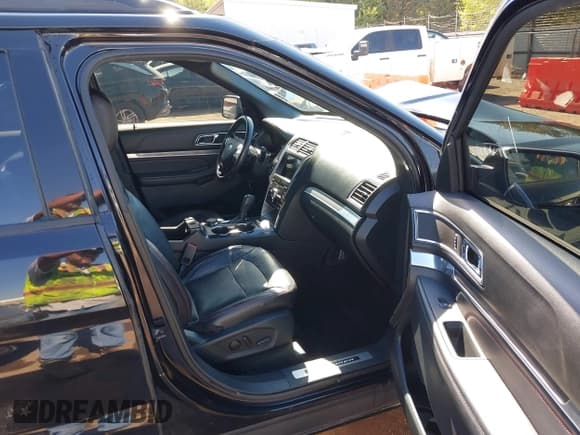 ✅ 2019 Ford Explorer Sport • VIN: 1FM5K8GT4KGB12577 • Lot: 43431787. Wystawiony na IAAI z przebiegiem 116 568 mil. Bezpłatny archiwum sprzedaży aukcyjnych z USA i szczegółowy raport historii pojazdu na DreamBid. Zdjęcie 5.