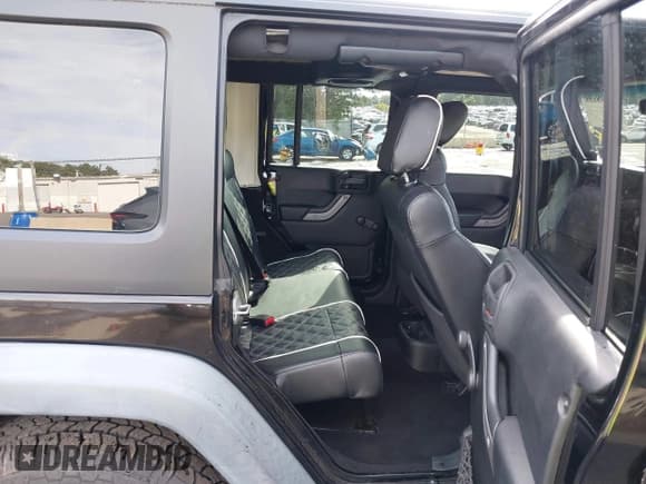 ✅ 2011 Jeep Wrangler Unlimited Sport • VIN: 1J4BA3H18BL511245 • Лот: 43098659. Опубликован ранее на IAAI с пробегом 70 495 миль. Бесплатный доступ к архиву аукционных продаж из США и подробный отчёт об истории автомобиля на DreamBid. Изображение 8.