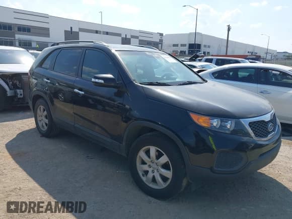 ✅ 2013 Kia Sorento LX • VIN: 5XYKT4A27DG338308 • Лот: 43229458. Опубликован ранее на IAAI с пробегом 295 048 миль. Бесплатный доступ к архиву аукционных продаж из США и подробный отчёт об истории автомобиля на DreamBid. Изображение 1.