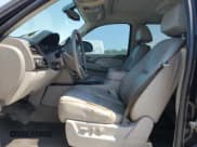 ✅ 2007 Chevrolet Suburban LT • VIN: 3GNFC16077G307421 • Lot: 80148135. Wystawiony na Copart z przebiegiem 289 749 mil. Bezpłatny archiwum sprzedaży aukcyjnych z USA i szczegółowy raport historii pojazdu na DreamBid. Zdjęcie 7.