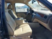 ✅ 2013 GMC Yukon XL SLT • VIN: 1GKS2KE75DR135520 • Lot: 43180827. Listed on IAAI with 144,736 mi. Free auction sales archive from the USA and detailed vehicle history report at DreamBid. Image 5.