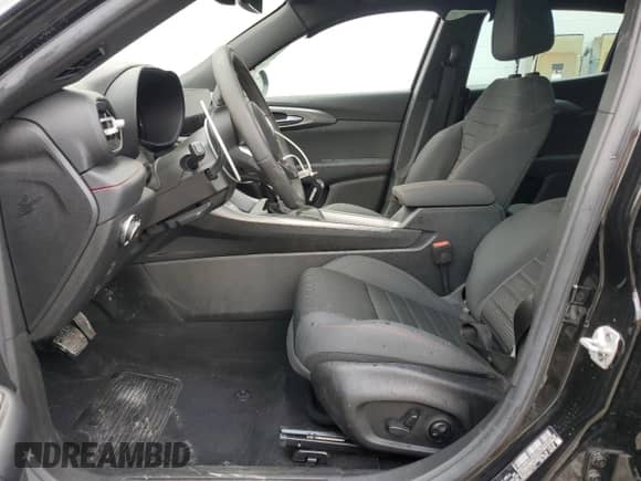 2024 Dodge Hornet R/T z VIN ZACPDFCW7R3A28835, wystawiony jako Copart lot #55566995 z przebiegiem 28 681 mil mil oraz Nie do naprawy • Non repairable. Historia ofert i sprzedaży dostępna na DreamBid. Obrazek 7.