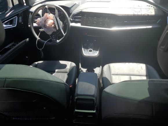 ✅ 2023 Audi Q4 e-tron Sportback Premium Plus • VIN: WA132BFZ8PP048074 • Lot: 68052364. Listed on Copart with 39,533 mi. Free auction sales archive from the USA and detailed vehicle history report at DreamBid. Image 8.