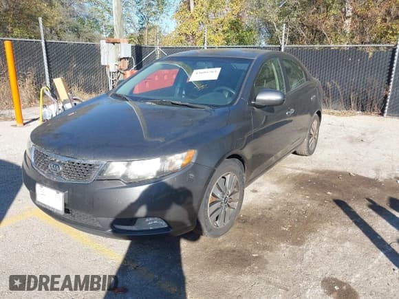 ✅ 2013 Kia Forte EX • VIN: KNAFU4A22D5686828 • Lot: 43605263. Wystawiony na IAAI z przebiegiem 168 748 mil. Bezpłatny archiwum sprzedaży aukcyjnych z USA i szczegółowy raport historii pojazdu na DreamBid. Zdjęcie 2.