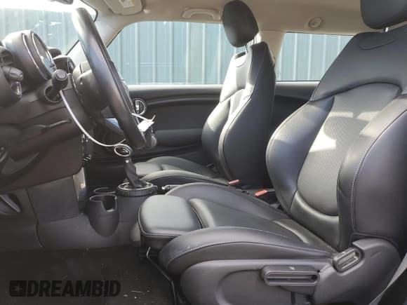 ✅ 2016 MINI Hardtop • VIN: WMWXP5C54G3B14817 • Lot: 91665215. Listed on Copart with 78,197 mi. Free auction sales archive from the USA and detailed vehicle history report at DreamBid. Image 7.