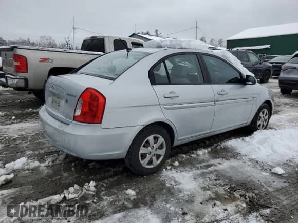2008 Hyundai Accent GLS z VIN KMHCN46C68U182357, wystawiony jako Copart lot #40635904 z przebiegiem 54 920 mil mil oraz Czysty tytuł • Clean title. Historia ofert i sprzedaży dostępna na DreamBid. Obrazek 3.