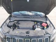 ✅ 2019 Jeep Compass Altitude • VIN: 3C4NJCBB7KT706519 • Lot: 41636111. Wystawiony na IAAI z przebiegiem Nie podano. Bezpłatny archiwum sprzedaży aukcyjnych z USA i szczegółowy raport historii pojazdu na DreamBid. Zdjęcie 10.