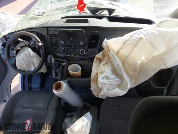 ✅ 2021 Ford Transit Cargo • VIN: 1FTBR1C84MKA49007 • Lot: 43241994. Wystawiony na IAAI z przebiegiem Nie podano. Bezpłatny archiwum sprzedaży aukcyjnych z USA i szczegółowy raport historii pojazdu na DreamBid. Zdjęcie 5.