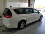 ✅ 2022 Chrysler Voyager LX • VIN: 2C4RC1CG4NR158156 • Lot: 86328915. Wystawiony na Copart z przebiegiem 62 777 mil. Bezpłatny archiwum sprzedaży aukcyjnych z USA i szczegółowy raport historii pojazdu na DreamBid. Zdjęcie 3.