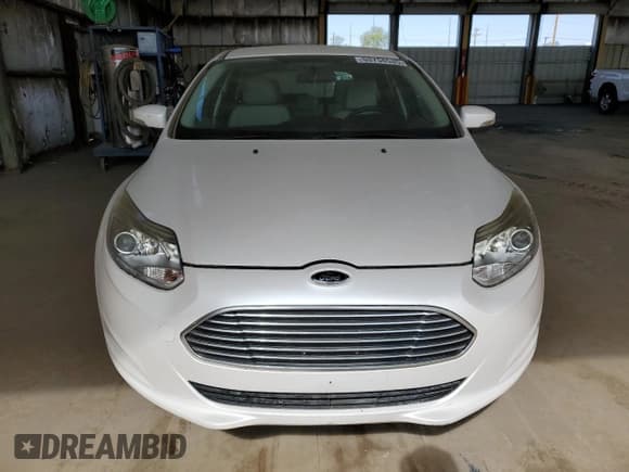 ✅ 2014 Ford Focus Electric • VIN: 1FADP3R41EL306186 • Лот: 53754535. Опубликован ранее на Copart с пробегом 46 711 миль. Бесплатный доступ к архиву аукционных продаж из США и подробный отчёт об истории автомобиля на DreamBid. Изображение 5.