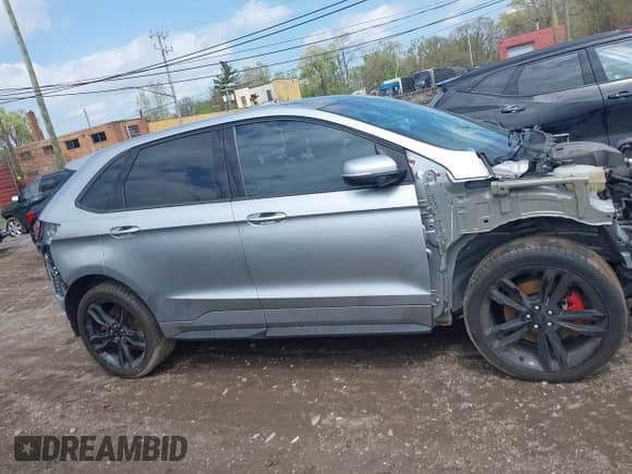 ✅ 2020 Ford Edge ST • VIN: 2FMPK4AP0LBA05872 • Lot: 42173412. Wystawiony na IAAI z przebiegiem 97 912 mil. Bezpłatny archiwum sprzedaży aukcyjnych z USA i szczegółowy raport historii pojazdu na DreamBid. Zdjęcie 13.