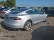 ✅ 2013 Tesla Model S • VIN: 5YJSA1CN4DFP17253 • Lot: 42952661. Wystawiony na IAAI z przebiegiem Nie podano. Bezpłatny archiwum sprzedaży aukcyjnych z USA i szczegółowy raport historii pojazdu na DreamBid. Zdjęcie 4.