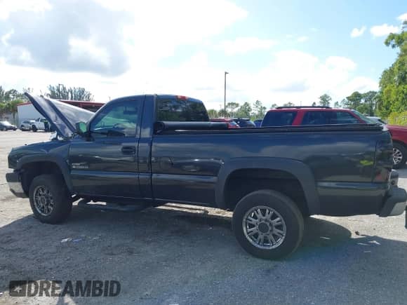 2005 Chevrolet Silverado 2500HD z VIN 1GCHC24295E245665, wystawiony jako IAAI lot #43454479 z przebiegiem 310 295 mil mil oraz . Historia ofert i sprzedaży dostępna na DreamBid. Obrazek 14.