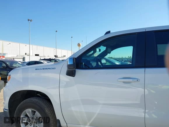 ✅ 2025 Chevrolet Silverado 1500 LT • VIN: 1GCPACED6SZ124233 • Lot: 43673994. Wystawiony na IAAI z przebiegiem 34 013 mil. Bezpłatny archiwum sprzedaży aukcyjnych z USA i szczegółowy raport historii pojazdu na DreamBid. Zdjęcie 14.