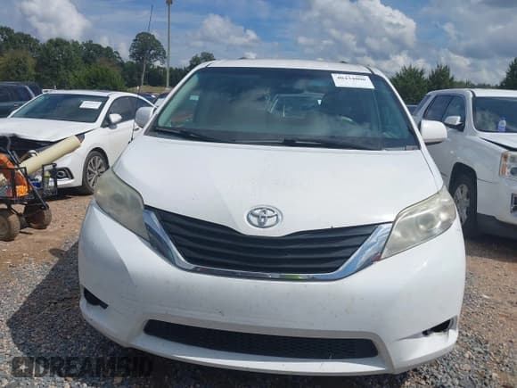 ✅ 2014 Toyota Sienna LE • VIN: 5TDKK3DC7ES447504 • Lot: 40434000. Listed on IAAI with 208,743 mi. Free auction sales archive from the USA and detailed vehicle history report at DreamBid. Image 12.