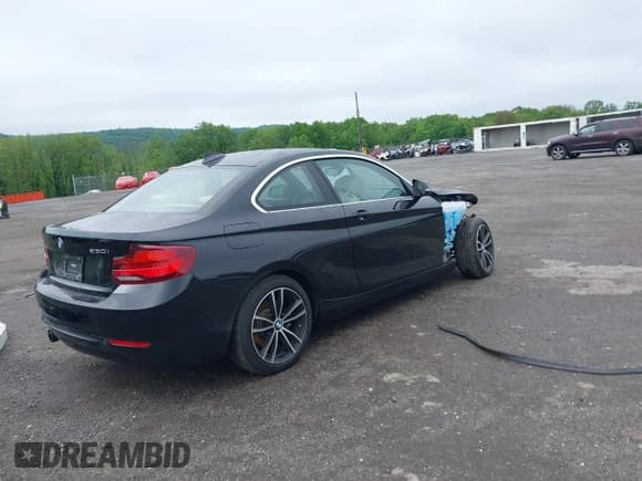 ✅ 2020 BMW 2 Series 230i xDrive • VIN: WBA2J3C02L7E63806 • Lot: 42270821. Listed on IAAI with 28,277 mi. Free auction sales archive from the USA and detailed vehicle history report at DreamBid. Image 4.