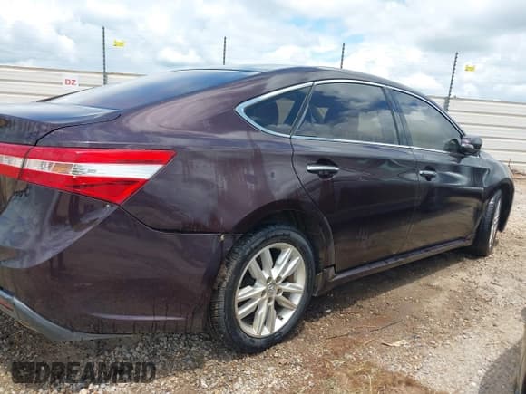 ✅ 2014 Toyota Avalon Limited • VIN: 4T1BK1EBXEU093737 • Лот: 42964042. Опубликован ранее на IAAI с пробегом 356 984 миль. Бесплатный доступ к архиву аукционных продаж из США и подробный отчёт об истории автомобиля на DreamBid. Изображение 13.