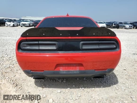 ✅ 2015 Dodge Challenger SRT 392 • VIN: 2C3CDZDJ6FH709761 • Lot: 64776334. Wystawiony na Copart z przebiegiem 82 639 mil. Bezpłatny archiwum sprzedaży aukcyjnych z USA i szczegółowy raport historii pojazdu na DreamBid. Zdjęcie 6.