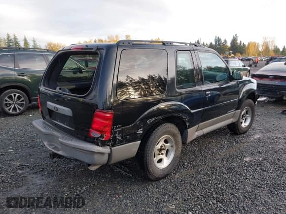 ✅ 2002 Ford Explorer Sport XLS • VIN: 1FMZU70E82UC67765 • Лот: 43651244. Опубликован ранее на IAAI с пробегом 210 088 миль. Бесплатный доступ к архиву аукционных продаж из США и подробный отчёт об истории автомобиля на DreamBid. Изображение 4.