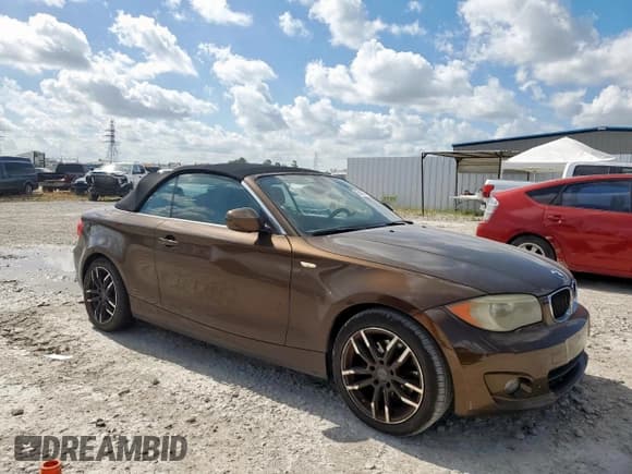 ✅ 2012 BMW 1 Series 128i • VIN: WBAUL7C58CVM83122 • Lot: 65450675. Wystawiony na Copart z przebiegiem 102 654 mil. Bezpłatny archiwum sprzedaży aukcyjnych z USA i szczegółowy raport historii pojazdu na DreamBid. Zdjęcie 4.