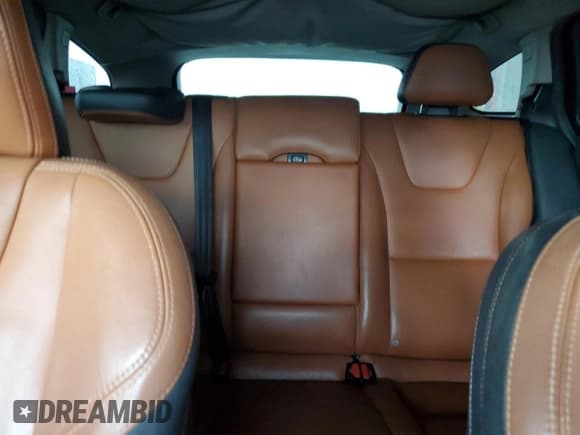 ✅ 2015 Volvo V60 T5 Platinum • VIN: YV4612HM8F1000323 • Лот: 70030925. Опубликован ранее на Copart с пробегом Не указан. Бесплатный доступ к архиву аукционных продаж из США и подробный отчёт об истории автомобиля на DreamBid. Изображение 10.