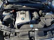 ✅ 2006 BMW 3 Series 325i • VIN: WBAVB17596NK37957 • Lot: 87103725. Wystawiony na Copart z przebiegiem 107 303 mil. Bezpłatny archiwum sprzedaży aukcyjnych z USA i szczegółowy raport historii pojazdu na DreamBid. Zdjęcie 11.