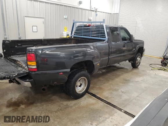 ✅ 2003 Chevrolet Silverado 3500 LS • VIN: 1GCJK39143E219868 • Lot: 73977944. Listed on Copart with 253,740 mi. Free auction sales archive from the USA and detailed vehicle history report at DreamBid. Image 3.