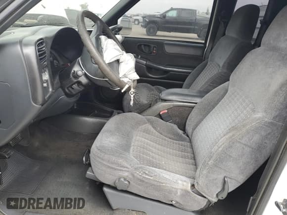 ✅ 1998 Chevrolet S-10 LS • VIN: 1GCCS19X7W8182819 • Лот: 53905645. Опубликован ранее на Copart с пробегом 289 159 миль. Бесплатный доступ к архиву аукционных продаж из США и подробный отчёт об истории автомобиля на DreamBid. Изображение 7.