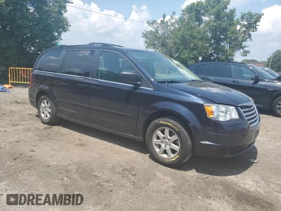 ✅ 2010 Chrysler Town & Country LX • VIN: 2A4RR2D12AR463996 • Lot: 64144025. Wystawiony na Copart z przebiegiem 179 794 mil. Bezpłatny archiwum sprzedaży aukcyjnych z USA i szczegółowy raport historii pojazdu na DreamBid. Zdjęcie 4.