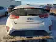 2020 Hyundai Veloster Premium z VIN KMHTG6AF6LU022401, wystawiony jako Copart lot #41692695 z przebiegiem 125 933 mil mil oraz Czysty tytuł • Clean title. Historia ofert i sprzedaży dostępna na DreamBid. Obrazek 6.