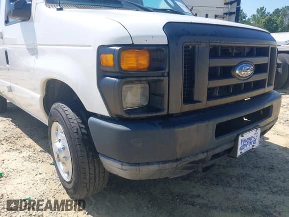 ✅ 2011 Ford Econoline Cargo Commercial • VIN: 1FTNE1EW0BDA00800 • Lot: 42707499. Wystawiony na IAAI z przebiegiem 296 110 mil. Bezpłatny archiwum sprzedaży aukcyjnych z USA i szczegółowy raport historii pojazdu na DreamBid. Zdjęcie 6.