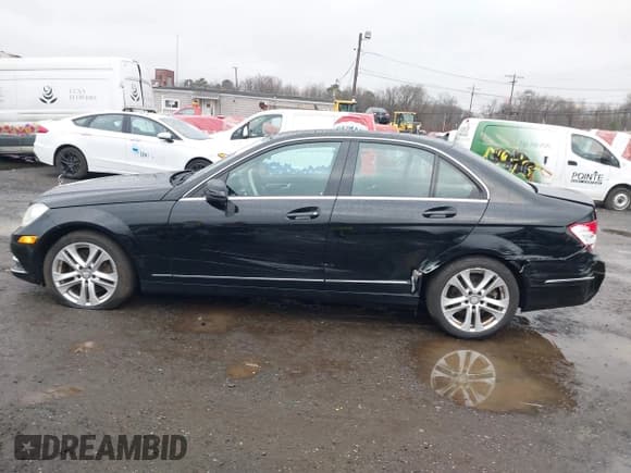 ✅ 2013 Mercedes-Benz C 300 Sport • VIN: WDDGF8AB3DA875140 • Лот: 41096886. Опубликован ранее на IAAI с пробегом 59 027 миль. Бесплатный доступ к архиву аукционных продаж из США и подробный отчёт об истории автомобиля на DreamBid. Изображение 14.