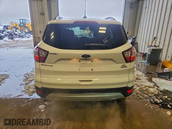 ✅ 2018 Ford Escape SE • VIN: 1FMCU9GD5JUC63010 • Lot: 96084075. Wystawiony na Copart z przebiegiem 60 259 mil. Bezpłatny archiwum sprzedaży aukcyjnych z USA i szczegółowy raport historii pojazdu na DreamBid. Zdjęcie 6.