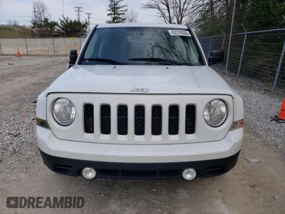 ✅ 2014 Jeep Patriot Latitude • VIN: 1C4NJPFB1ED889282 • Lot: 52318265. Listed on Copart with 122,271 mi. Free auction sales archive from the USA and detailed vehicle history report at DreamBid. Image 5.