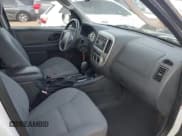 ✅ 2006 Ford Escape Hybrid • VIN: 1FMYU96H86KA58469 • Lot: 43715080. Wystawiony na IAAI z przebiegiem 147 866 mil. Bezpłatny archiwum sprzedaży aukcyjnych z USA i szczegółowy raport historii pojazdu na DreamBid. Zdjęcie 5.