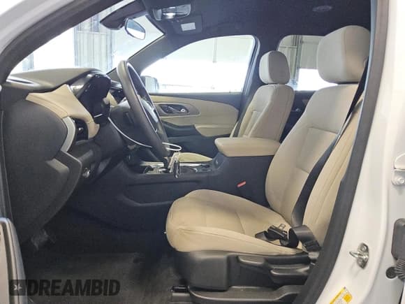 ✅ 2023 Chevrolet Traverse LS • VIN: 1GNERFKW7PJ231053 • Lot: 68473214. Wystawiony na Copart z przebiegiem 37 012 mil. Bezpłatny archiwum sprzedaży aukcyjnych z USA i szczegółowy raport historii pojazdu na DreamBid. Zdjęcie 7.