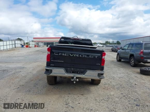 ✅ 2021 Chevrolet Silverado 1500 LTZ • VIN: 1GCUYGET8MZ143897 • Lot: 43296847. Wystawiony na IAAI z przebiegiem Nie podano. Bezpłatny archiwum sprzedaży aukcyjnych z USA i szczegółowy raport historii pojazdu na DreamBid. Zdjęcie 16.