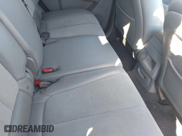 ✅ 2011 Hyundai Santa Fe SE • VIN: 5XYZHDAG8BG057160 • Lot: 43625221. Listed on IAAI with 207,297 mi. Free auction sales archive from the USA and detailed vehicle history report at DreamBid. Image 8.